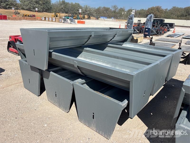 Quantity of (7) Kit Containers CF-90-V2025 90 in 家畜飼料供給機