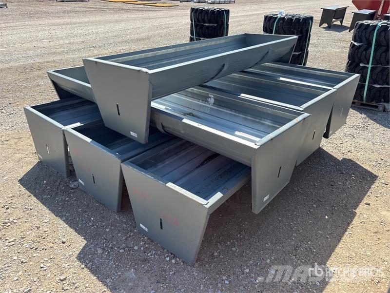 Quantity of (7) Kit Containers CF-90-V2025 90 in 家畜飼料供給機