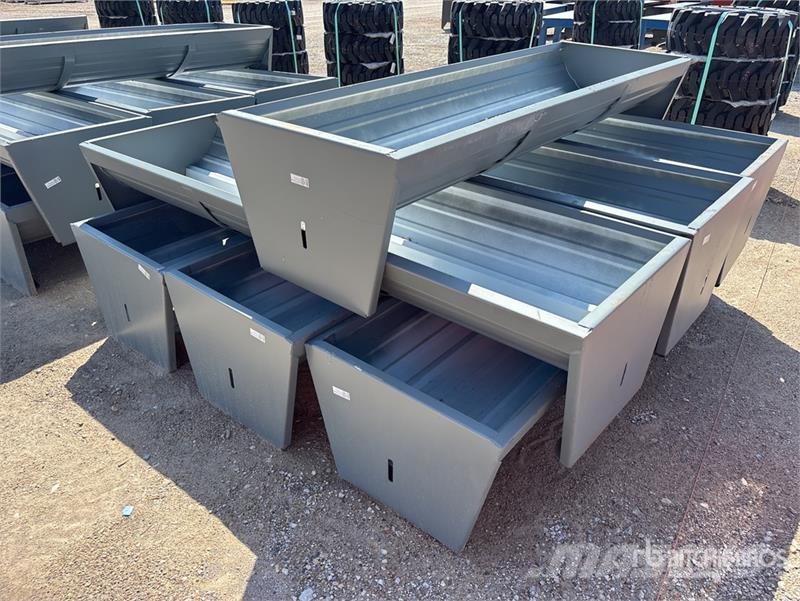 Quantity of (7) Kit Containers CF-90-V2025 90 in 家畜飼料供給機