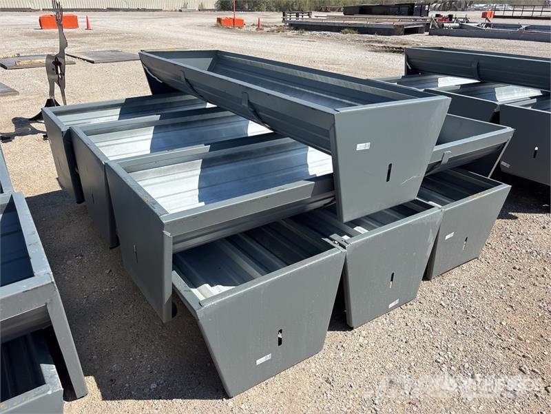 Quantity of (7) Kit Containers CF-90-V2025 90 in 家畜飼料供給機