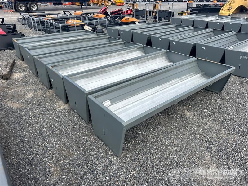 Quantity of (7) Kit Containers CF-90-V2025 Livest 사료 공급기
