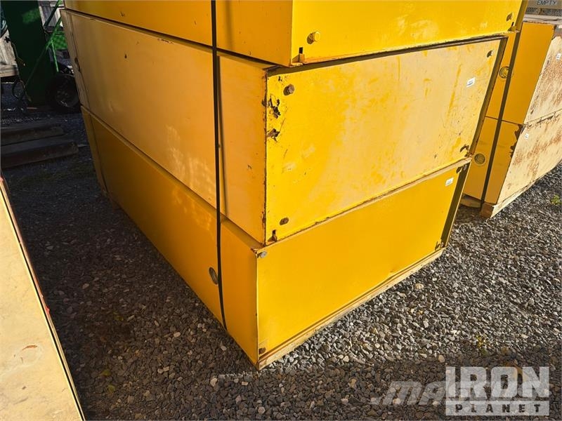 Quantity of (7) Pallets of 43Wx18Dx65-T Fire Cabin Outros componentes