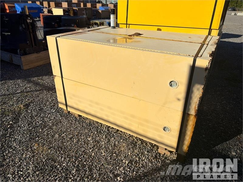  Quantity of (7) Pallets of 43Wx18Dx65-T Fire Cabin Outros componentes