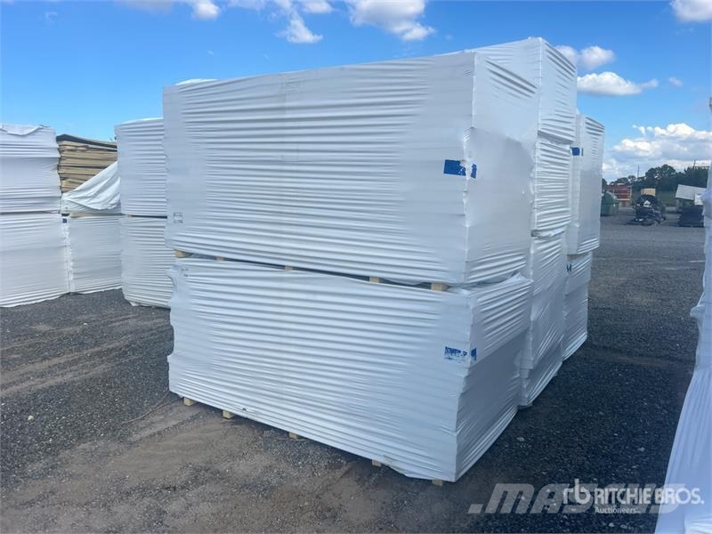 Quantity of (7) Pallets of 96 in x 48 in Polyiso I ホイスト、ウインチ、エレベーター