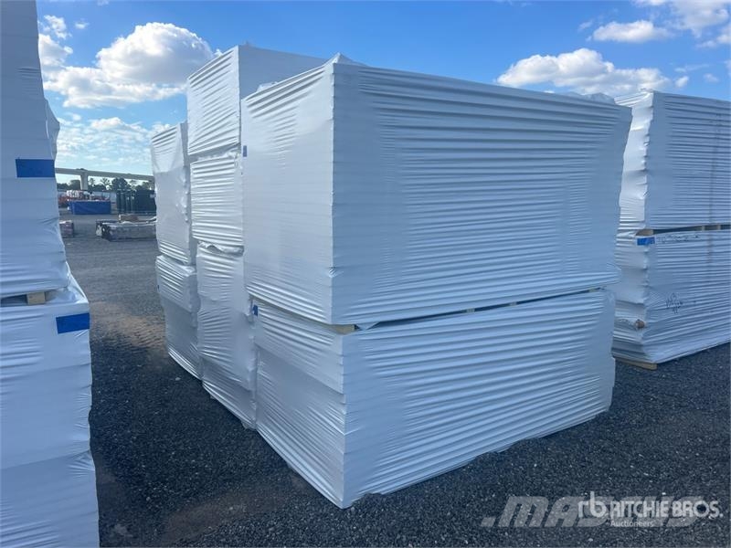 Quantity of (7) Pallets of 96 in x 48 in Polyiso I ホイスト、ウインチ、エレベーター