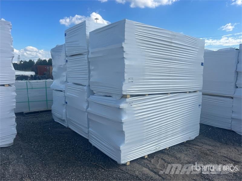 Quantity of (7) Pallets of 96 in x 48 in Polyiso I ホイスト、ウインチ、エレベーター