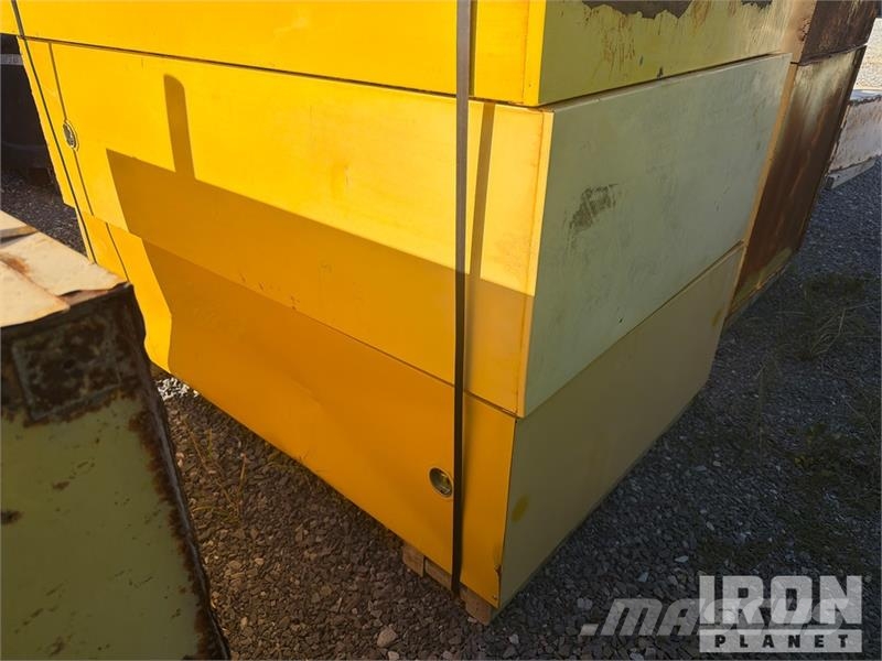  Quantity of (7) Pallets of 43Wx18Dx65-T Fire Cabin Outros componentes