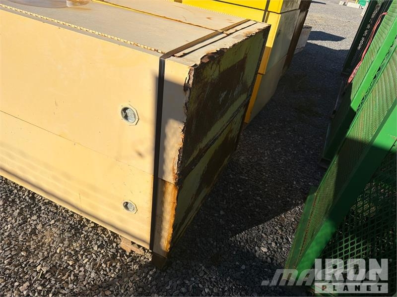  Quantity of (7) Pallets of 43Wx18Dx65-T Fire Cabin Outros componentes