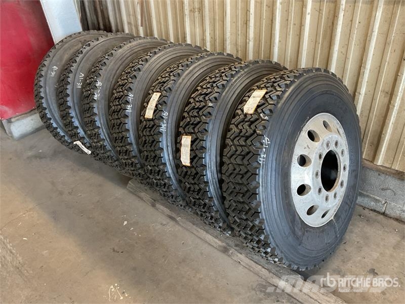 Quantity of (7) Recapped 11R22.5 Wheels and Tires Dekk, hjul og felger