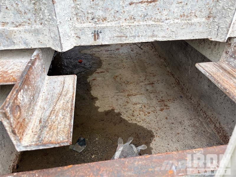 Quantity of (7) Skip Pans 3 ft x 4 ft x 8 ft Outros componentes