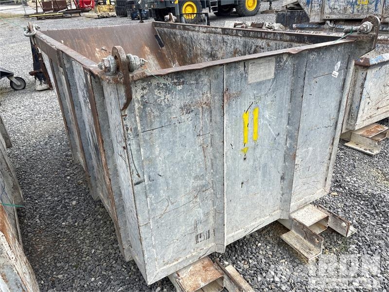 Quantity of (7) Skip Pans 3 ft x 4 ft x 8 ft Outros componentes