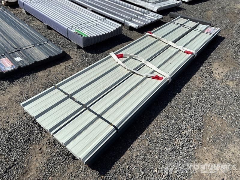 Quantity of (70) 12 ft x 3 ft White Metal Roof Pan Vintsid, telfrid ja materjaliliftid