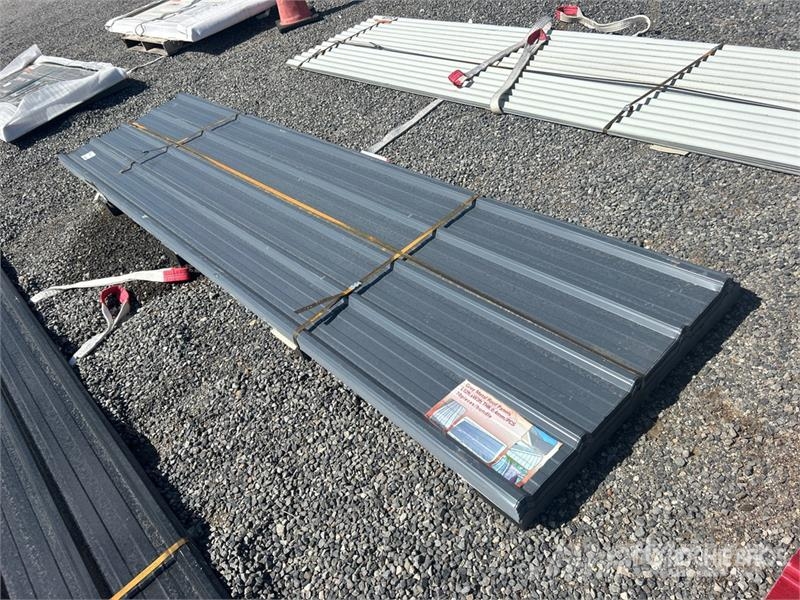 Quantity of (70) 12 ft x 3 ft Gray Corrugated Tin Pacēlāji, vinčas un materiālu lifti
