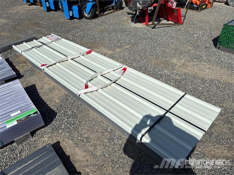 Quantity of (70) 12 ft x 3 ft White Metal Roof Pan Vintsid, telfrid ja materjaliliftid