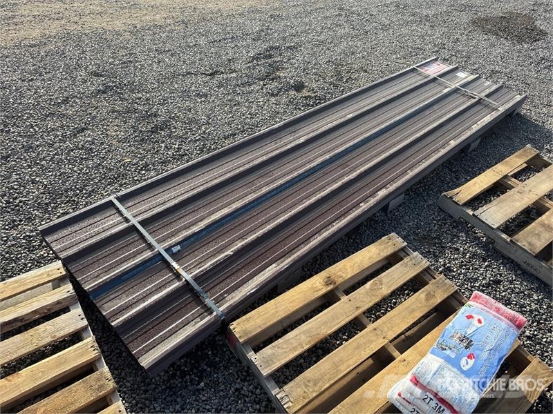  Quantity of (70) 12 ft x 3 ft Corrugated Panels (U Hejsespil, hejseværk og materialelifte
