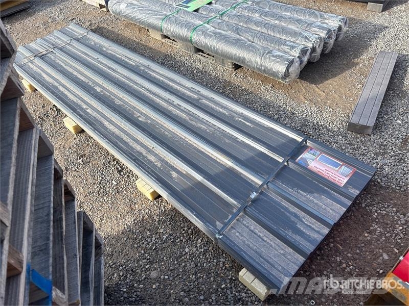 Quantity of (70) 12 ft x 3 ft Grey Metal Roof Pane Csörlők, emelőberendezések és anyagmozgató liftek
