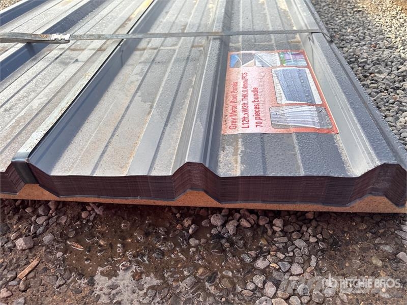 Quantity of (70) 12 ft x 3 ft Grey Metal Roof Pane Csörlők, emelőberendezések és anyagmozgató liftek