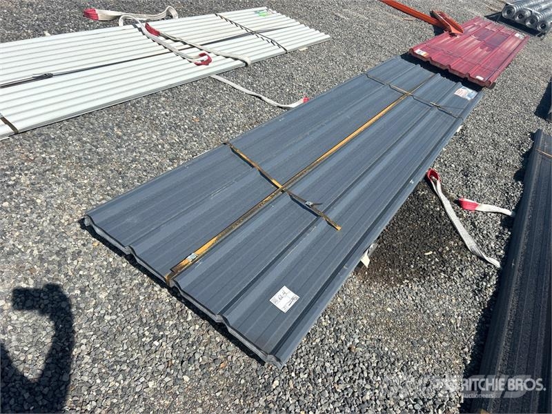 Quantity of (70) 12 ft x 3 ft Gray Corrugated Tin Pacēlāji, vinčas un materiālu lifti