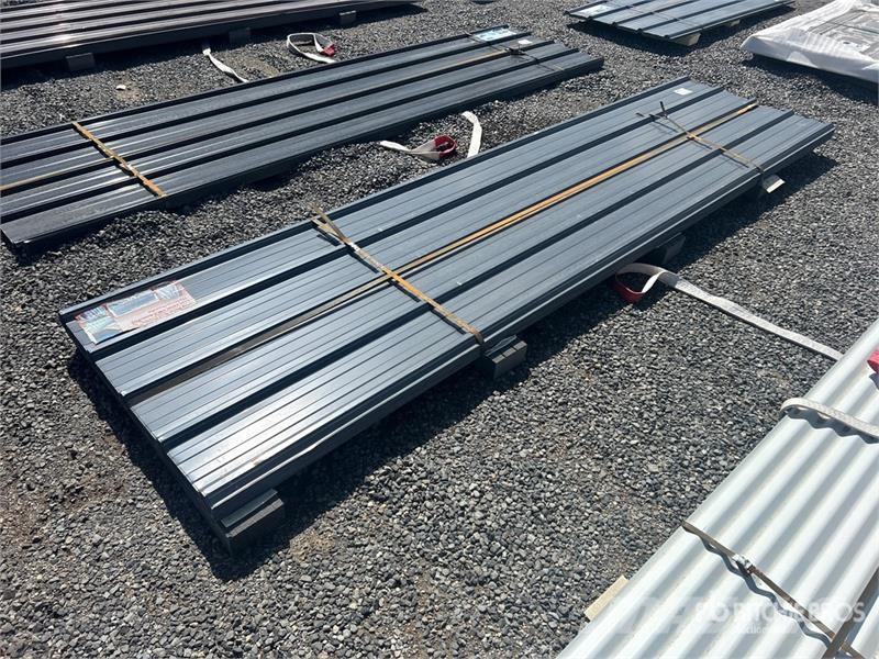 Quantity of (70) 12 ft x 3 ft Gray Corrugated Tin Pacēlāji, vinčas un materiālu lifti
