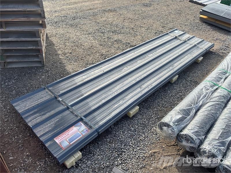Quantity of (70) 12 ft x 3 ft Grey Metal Roof Pane Csörlők, emelőberendezések és anyagmozgató liftek