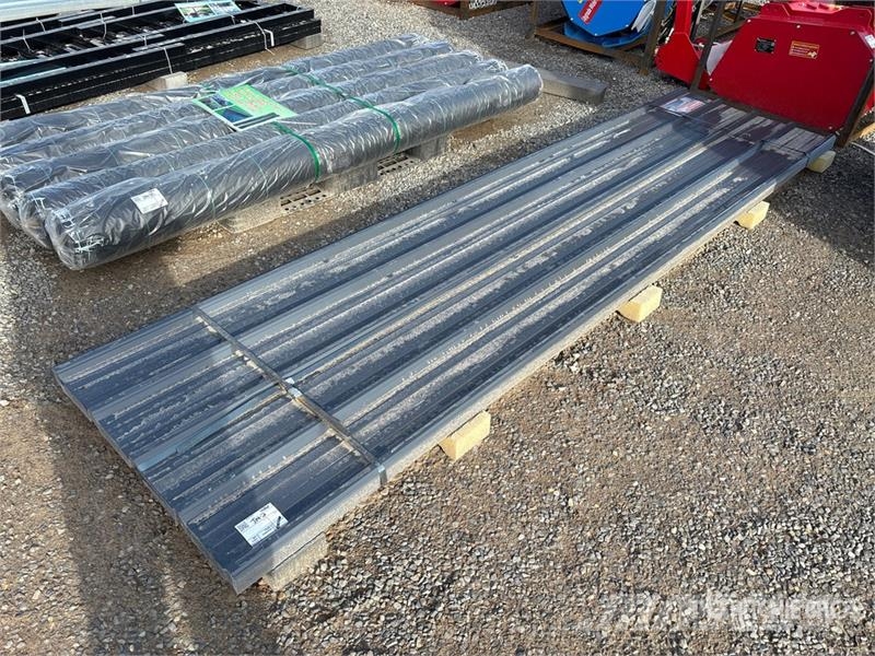 Quantity of (70) 12 ft x 3 ft Grey Metal Roof Pane Csörlők, emelőberendezések és anyagmozgató liftek