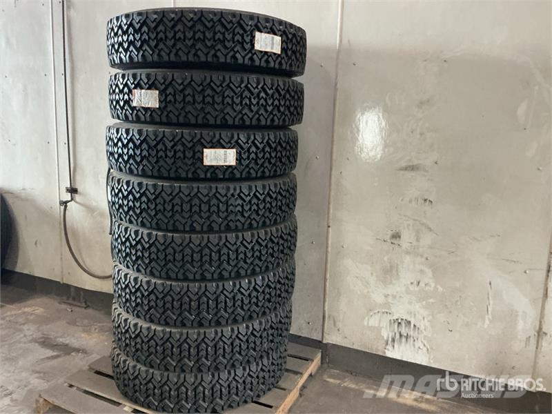 Quantity of (8) 11R22.5 Recapped Tires 輪胎、車輪和輪圈