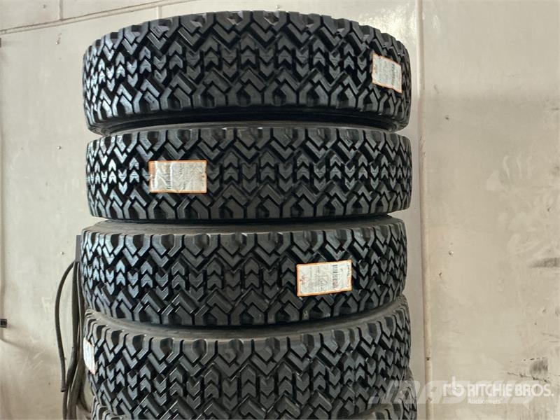 Quantity of (8) 11R22.5 Recapped Tires 輪胎、車輪和輪圈