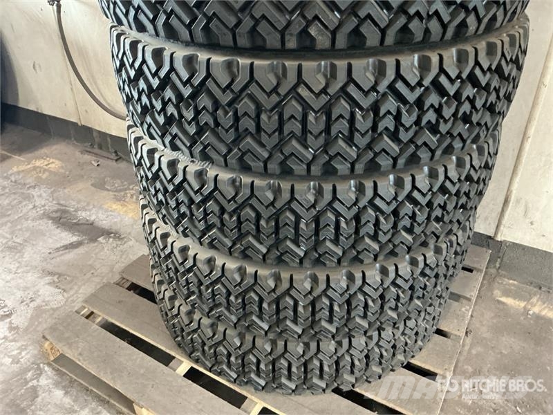 Quantity of (8) 11R22.5 Recapped Tires 輪胎、車輪和輪圈