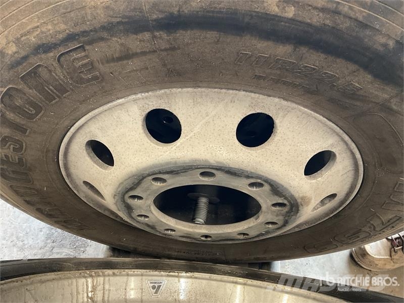 Quantity of (8) 11R24.5 Wheels and Tires Dekk, hjul og felger