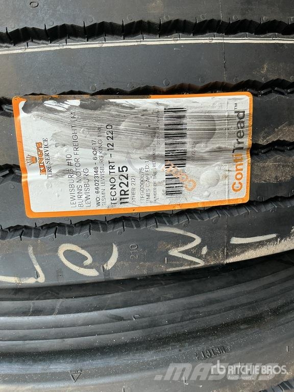  Quantity of (8) 11R24.5 Recapped Tires w/ Wheels Gume, točkovi i felne