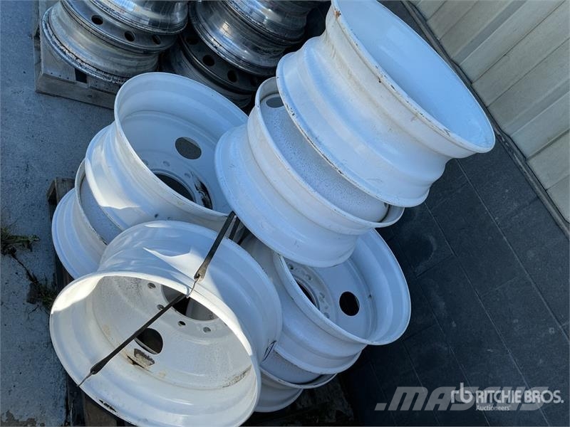 Quantity of (8) 22.5 Steel Wheels 타이어, 휠 및 림