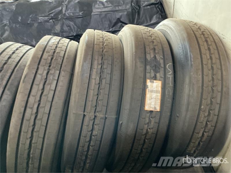  Quantity of (8) 285/75R24.5 Recapped Tires 輪胎、車輪和輪圈