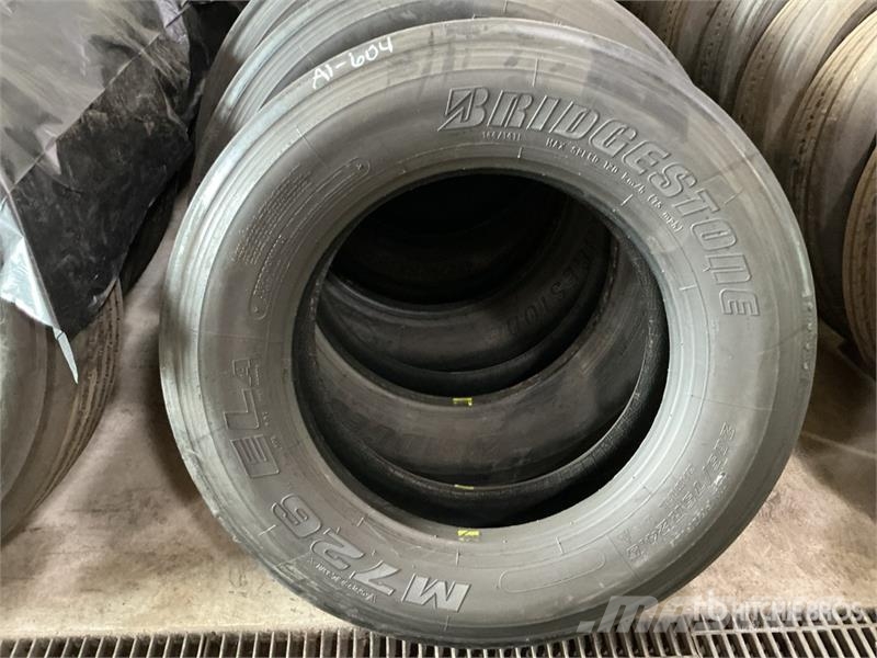  Quantity of (8) 285/75R24.5 Recapped Tires 輪胎、車輪和輪圈