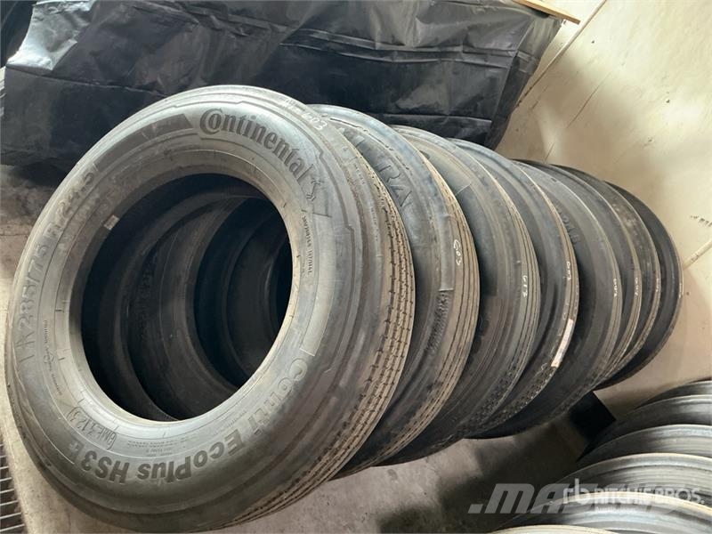 Quantity of (8) 285/75R24.5 Recapped Tires 輪胎、車輪和輪圈
