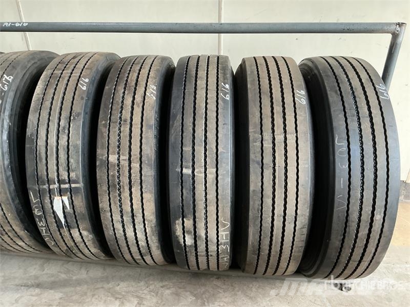 Quantity of (8) 285/75R24.5 Recapped Tires w/Alumi Gume, točkovi i felne