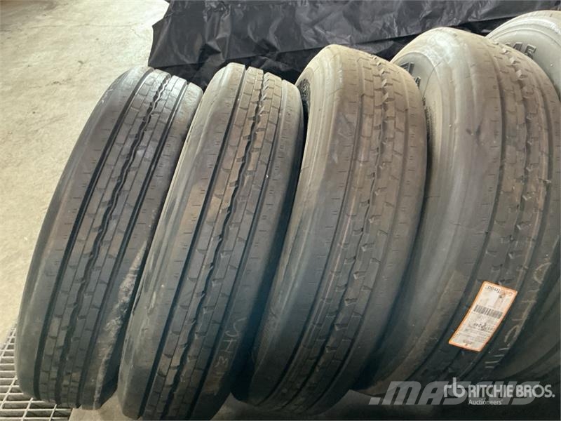  Quantity of (8) 285/75R24.5 Recapped Tires 輪胎、車輪和輪圈
