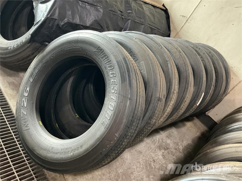  Quantity of (8) 285/75R24.5 Recapped Tires 輪胎、車輪和輪圈