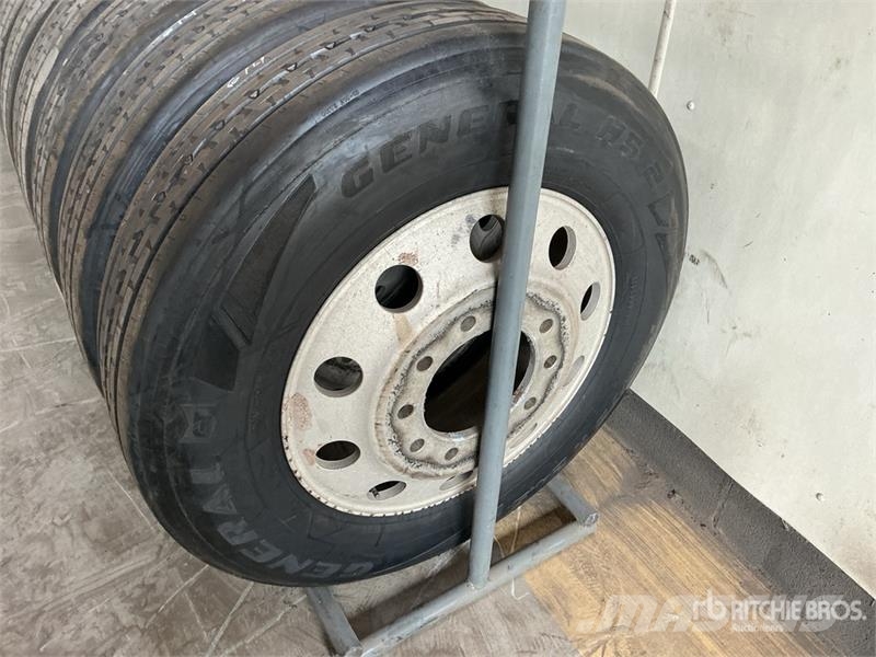 Quantity of (8) 285/75R24.5 Recapped Tires w/Alumi Gume, točkovi i felne