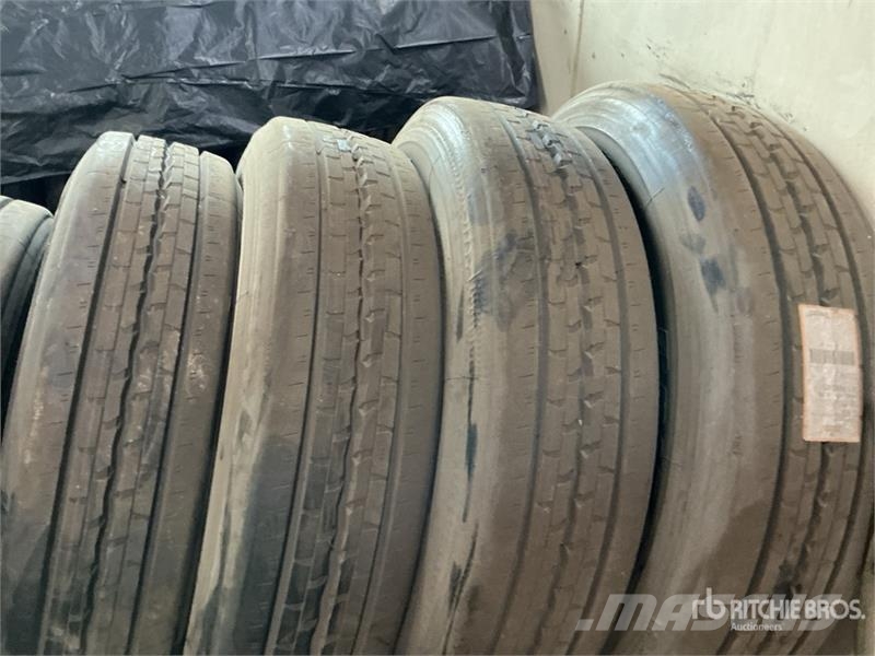  Quantity of (8) 285/75R24.5 Recapped Tires 輪胎、車輪和輪圈