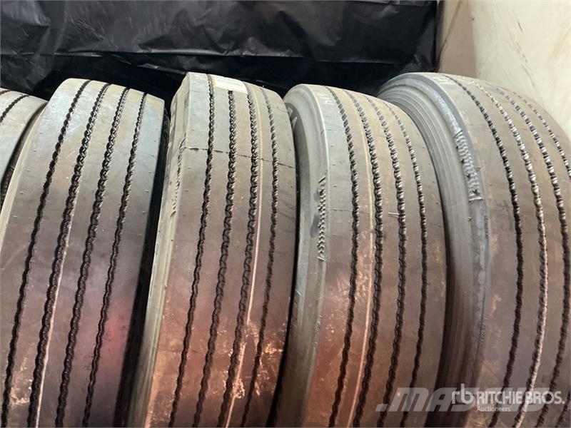  Quantity of (8) 285/75R24.5 Recapped Tires 輪胎、車輪和輪圈