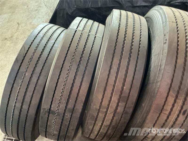  Quantity of (8) 285/75R24.5 Recapped Tires 輪胎、車輪和輪圈