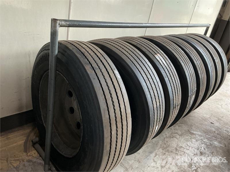 Quantity of (8) 285/75R24.5 Recapped Tires w/Alumi Gume, točkovi i felne