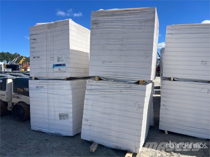  Quantity of (8) 48 in x 48 in Polyiso Insulation Vintsid, telfrid ja materjaliliftid
