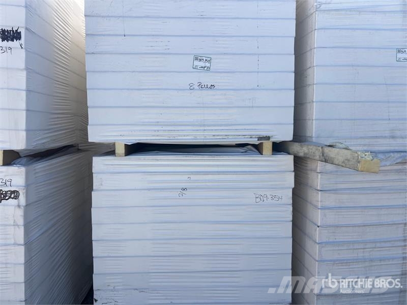 Quantity of (8) 48in x 48 in Polyiso Insulation Verricelli, paranchi e sollevatori per materiali