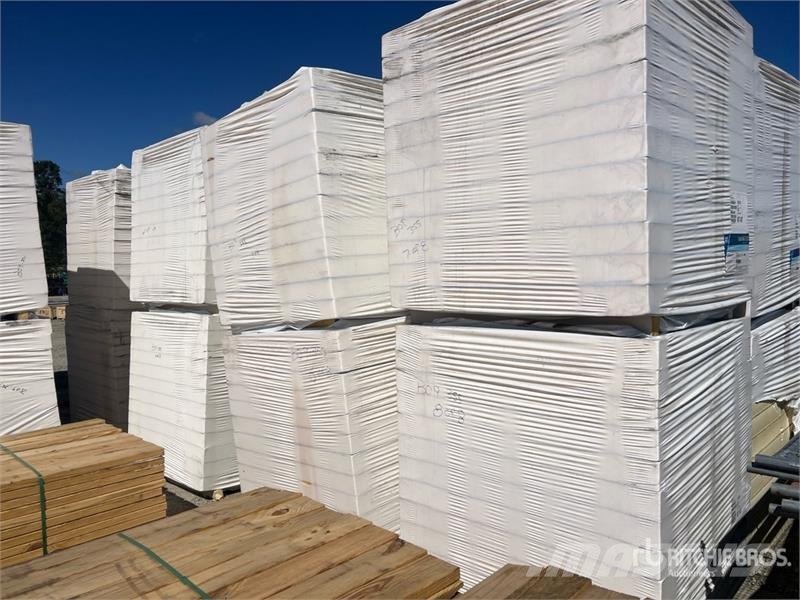  Quantity of (8) 48in x 48 in Polyiso Insulation Hejsespil, hejseværk og materialelifte