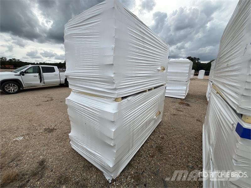 Quantity of (8) 96 in x 48 in Polyiso Insulation Vintsid, telfrid ja materjaliliftid