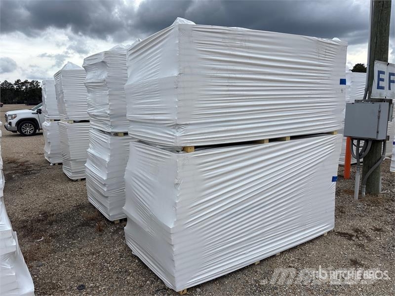 Quantity of (8) 96 in x 48 in Polyiso Insulation Vintsid, telfrid ja materjaliliftid