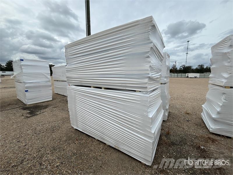 Quantity of (8) 96 in x 48 in Polyiso Insulation Vintsid, telfrid ja materjaliliftid