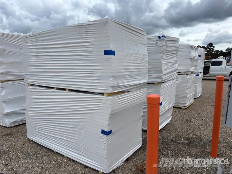 Quantity of (8) 96 in x 48 in Polyiso Insulation Vintsid, telfrid ja materjaliliftid