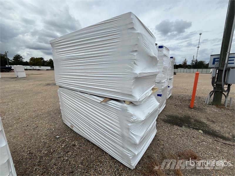 Quantity of (8) 96 in x 48 in Polyiso Insulation Підйомно-транспортне обладнання і вантажні ліфти